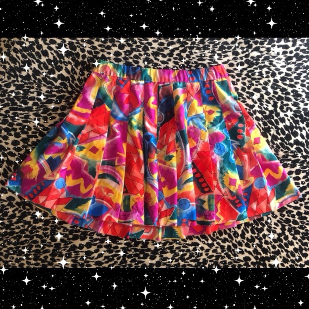 💕SOLD💕Y2k Lily’s colorful pattern pleated tennis skirt
